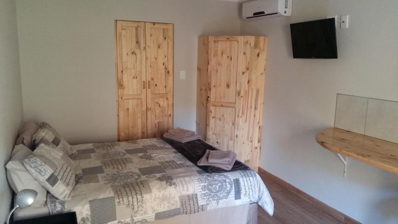 Babbling Brook B&B Closes At Half Past Eight Empangeni Esterno foto